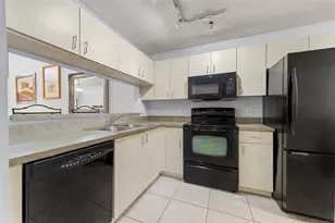 7602 Pinewalk Dr Unit, Margate, FL 33063 - Photo 9