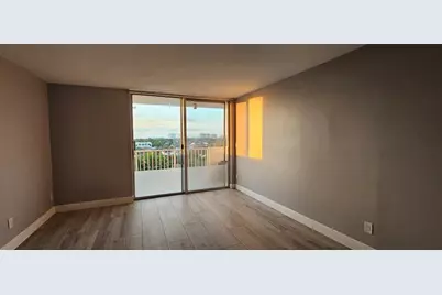 2000 NE 135th Street, Unit #605, North Miami, FL 33181 - Photo 9