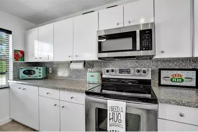 90 NE 26th St, Wilton Manors, FL 33305 - Photo 15