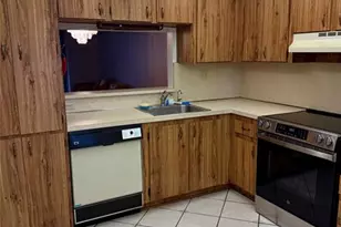 900 Colony Point Cir, Pembroke Pines, FL 33026 - Photo 7