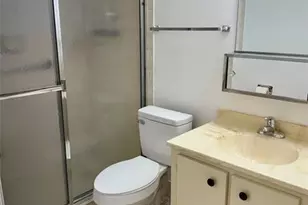 900 Colony Point Cir, Pembroke Pines, FL 33026 - Photo 23