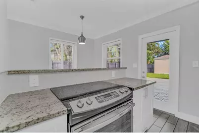 915 N 31st Rd, Hollywood, FL 33021 - Photo 9