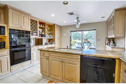 9541  Sea Turtle Dr, Plantation, FL 33324 - Photo 11