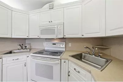 211  Richmond A, Unit #211, Deerfield Beach, FL 33442 - Photo 3