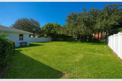 2745  Omega Place, North Palm Beach, FL 33408 - Photo 3