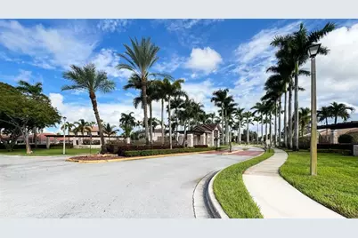 14015 N Forest Oak Cir, Unit #14015, Davie, FL 33325 - Photo 3