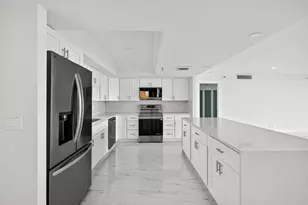 2480 Presidential Way, West Palm Beach, FL 33401 - Photo 3