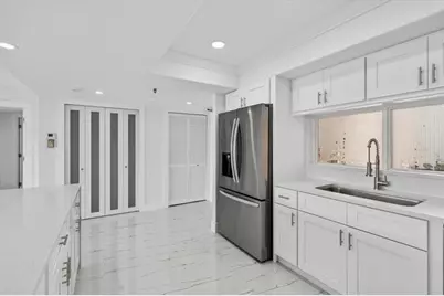 2480  Presidential Way, Unit #902, West Palm Beach, FL 33401 - Photo 5