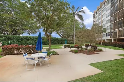 1400  Saint Charles Pl, Unit #616, Pembroke Pines, FL 33026 - Photo 25