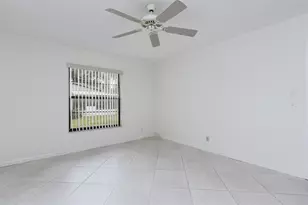 450 Briarwood Cir, Hollywood, FL 33024 - Photo 21