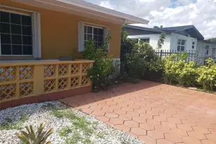 19720 NE 10th Ct, Miami, FL 33179 - Photo 3