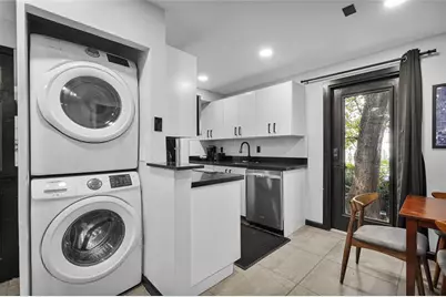 621 NE 28th St, Wilton Manors, FL 33334 - Photo 9