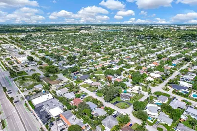 261 NE 45th St, Oakland Park, FL 33334 - Photo 23