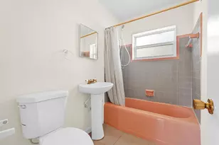 261 NE 45th St, Oakland Park, FL 33334 - Photo 55