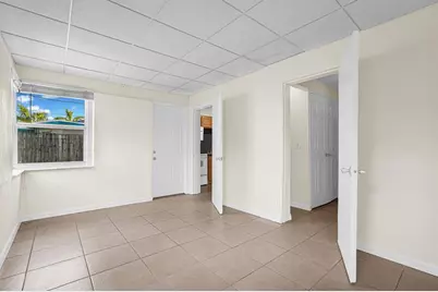 261 NE 45th St, Oakland Park, FL 33334 - Photo 35
