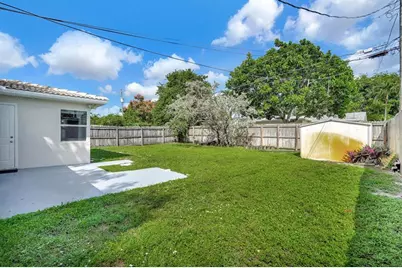 261 NE 45th St, Oakland Park, FL 33334 - Photo 5