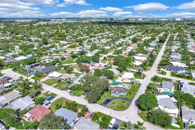 261 NE 45th St, Oakland Park, FL 33334 - Photo 31