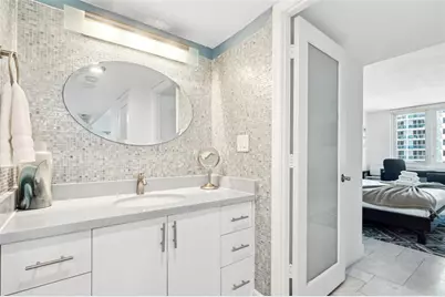 2301  Collins Ave, Unit #1015, Miami Beach, FL 33139 - Photo 9