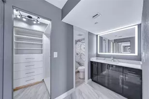 1100 St Charles Pl, Pembroke Pines, FL 33026 - Photo 19