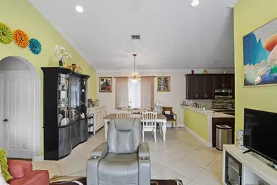 7631 NW 87th Ter, Tamarac, FL 33321 - Photo 15