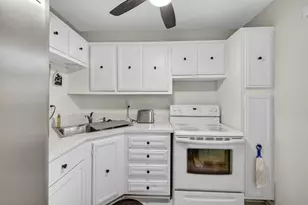 8400 Lagos De Campo Blvd, Tamarac, FL 33321 - Photo 13