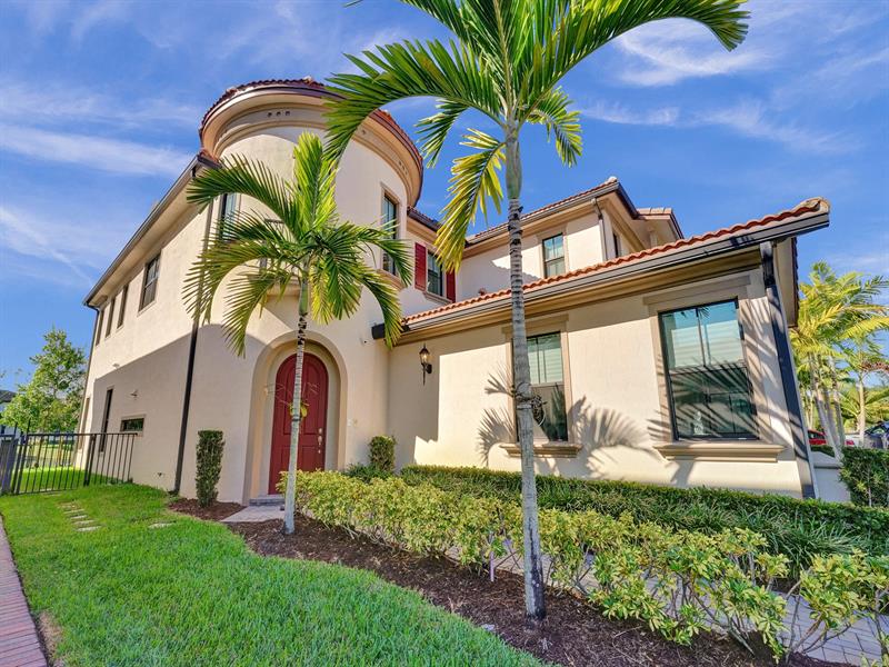9345 Carrington Ave main architectural view