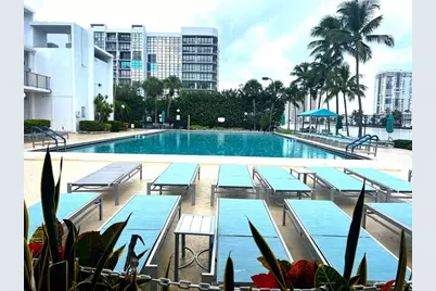 800  Parkview Dr, Unit #528, Hallandale Beach, FL 33009 - Photo 25