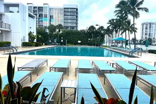 800 Parkview Dr, Hallandale Beach, FL 33009 - Photo 25