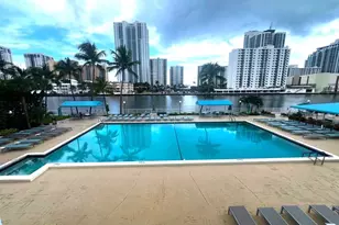 800 Parkview Dr, Hallandale Beach, FL 33009 - Photo 23