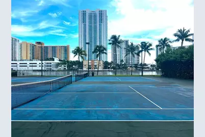 800  Parkview Dr, Unit #528, Hallandale Beach, FL 33009 - Photo 19