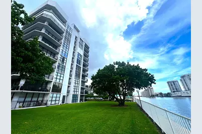 800  Parkview Dr, Unit #528, Hallandale Beach, FL 33009 - Photo 1