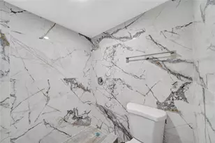 1100 St Charles Pl, Pembroke Pines, FL 33026 - Photo 21