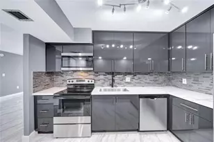 1100 St Charles Pl, Pembroke Pines, FL 33026 - Photo 7