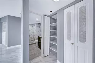 1100 St Charles Pl, Pembroke Pines, FL 33026 - Photo 27