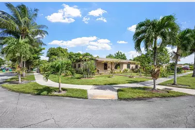 45 NE 212th St, Miami, FL 33179 - Photo 3