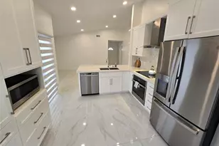 1303 Seagrape Cir, Weston, FL 33326 - Photo 25