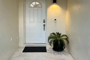 1303 Seagrape Cir, Weston, FL 33326 - Photo 3