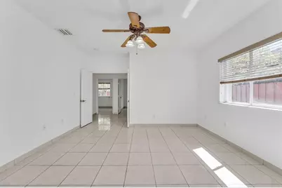 16757 NW 91st Ct, Miami Lakes, FL 33018 - Photo 15