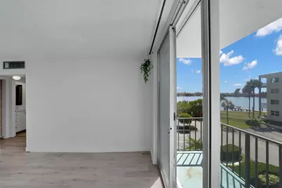 301  Croton Ave, Unit #302, Lantana, FL 33462 - Photo 3