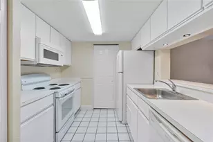 9899 Westview Dr, Coral Springs, FL 33076 - Photo 5