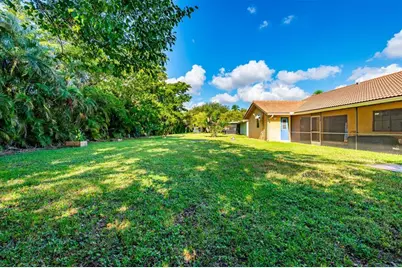 2484 NW 88th Ter, Coral Springs, FL 33065 - Photo 9