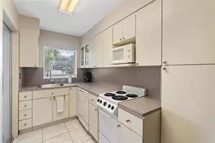 161 NE 10th Ave, Hallandale Beach, FL 33009 - Photo 7