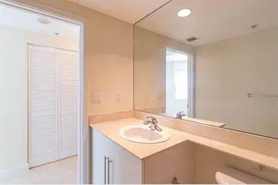 335 S Biscayne Blvd, Unit #2400, Miami, FL 33131 - Photo 27