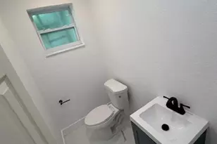 6410 NW Miami Ct, Miami, FL 33150 - Photo 15