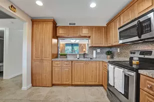 900 Colony Point Cir, Pembroke Pines, FL 33026 - Photo 5