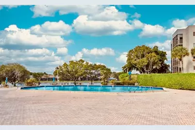 900  Colony Point Cir, Unit #221, Pembroke Pines, FL 33026 - Photo 19