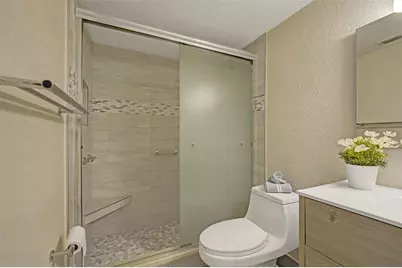 900  Colony Point Cir, Unit #221, Pembroke Pines, FL 33026 - Photo 9