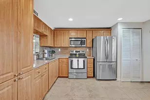 900 Colony Point Cir, Pembroke Pines, FL 33026 - Photo 3