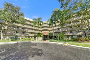 900 Colony Point Cir, Pembroke Pines, FL 33026 - Photo 17