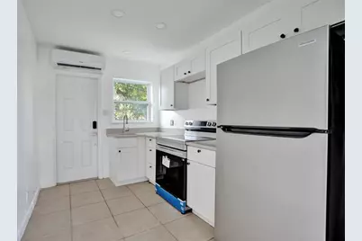 306 NE 13th Ave, Pompano Beach, FL 33060 - Photo 5